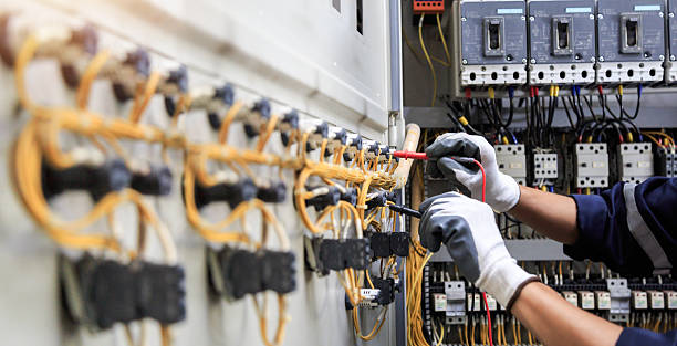 Professional Electrician technician working in Lincolnia, VA